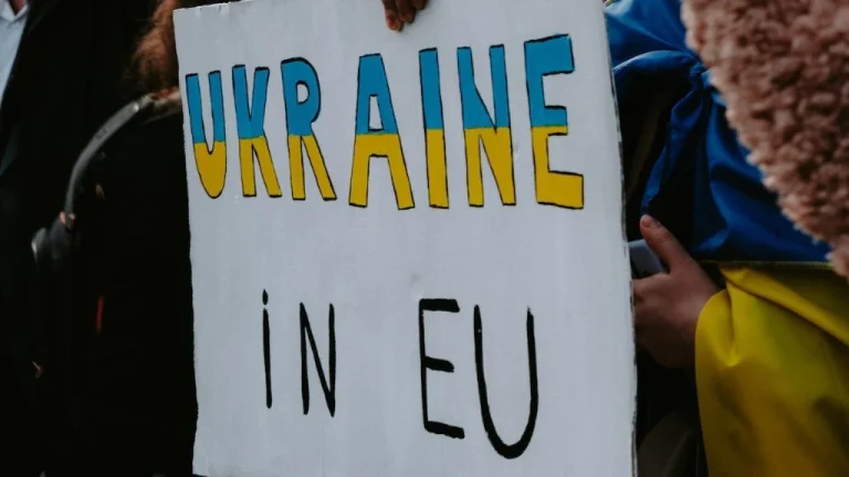 ЄС продовжив тимчасовий захист для українців до 2028 року, але з новими умовами