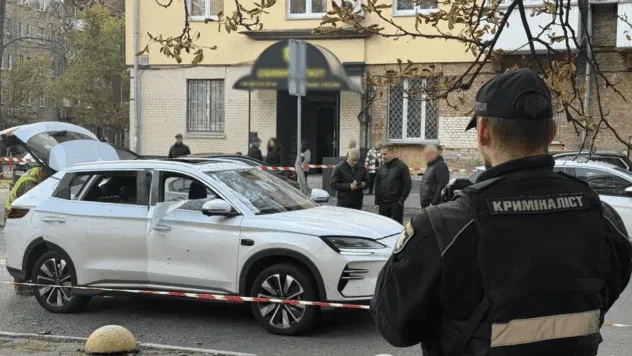 У Києві вибухнув електрокар, постраждав чоловік: що відомо